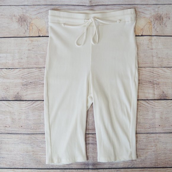 Ribbed Crop Top  and Bermuda Shorts Set - Picture 3 of 3